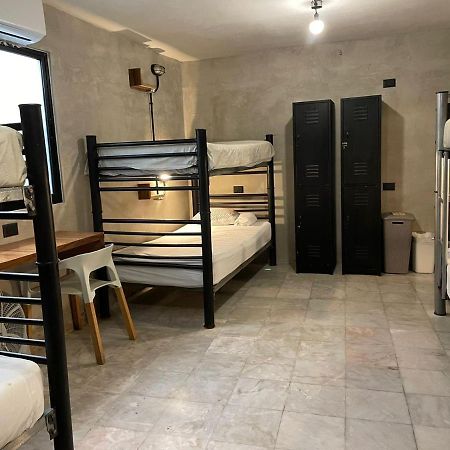 Moloch Hostel & Suites Cancun Exterior photo