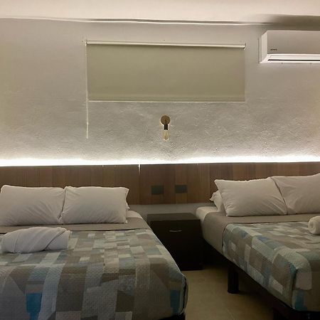Moloch Hostel & Suites Cancun Exterior photo