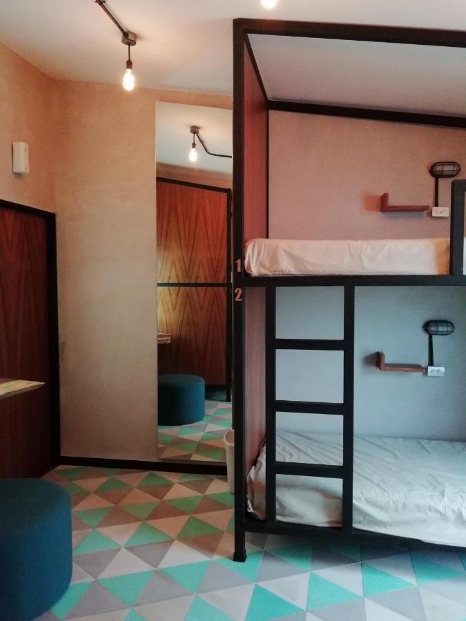 Moloch Hostel & Suites Cancun Exterior photo