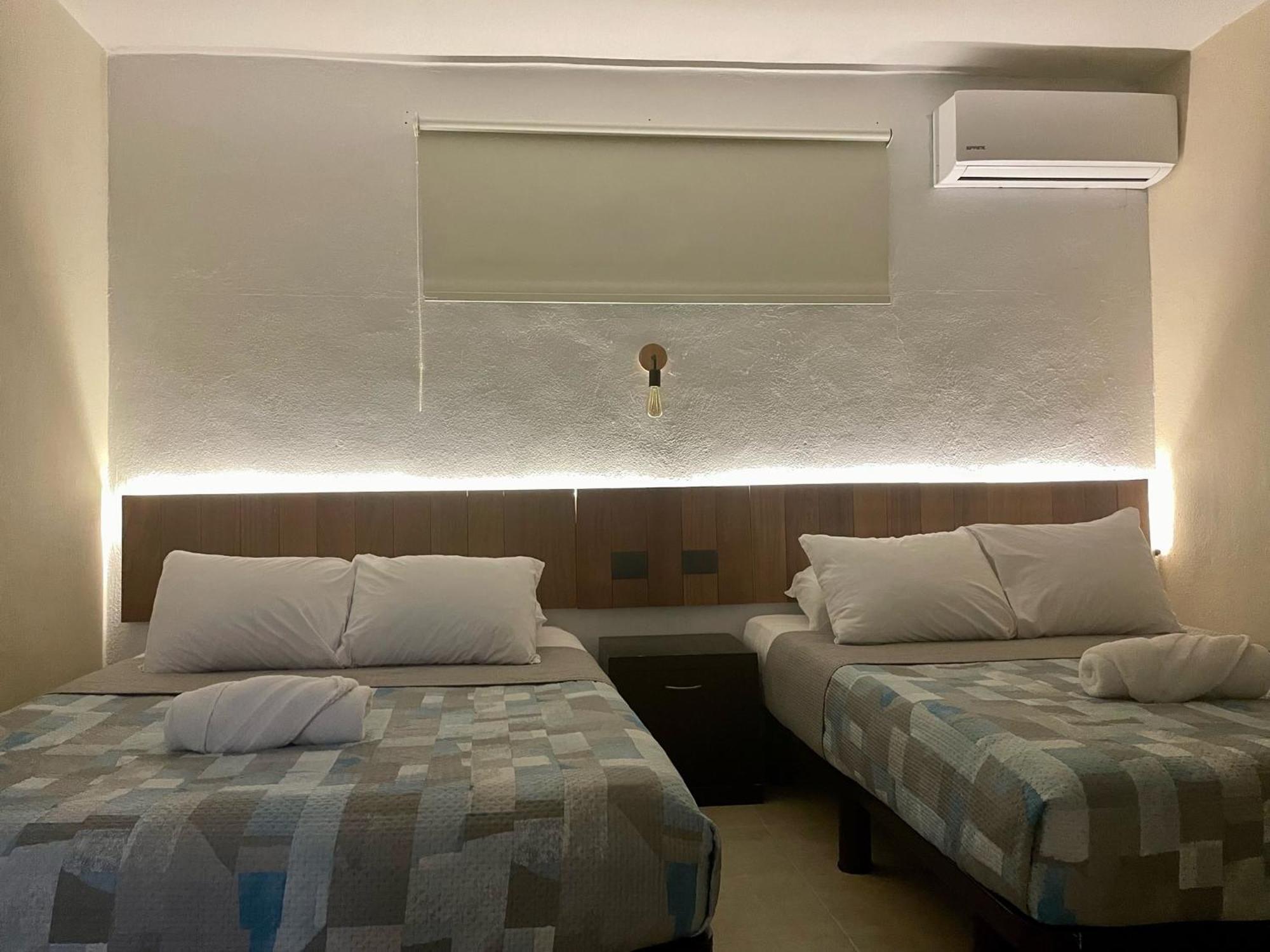 Moloch Hostel & Suites Cancun Exterior photo