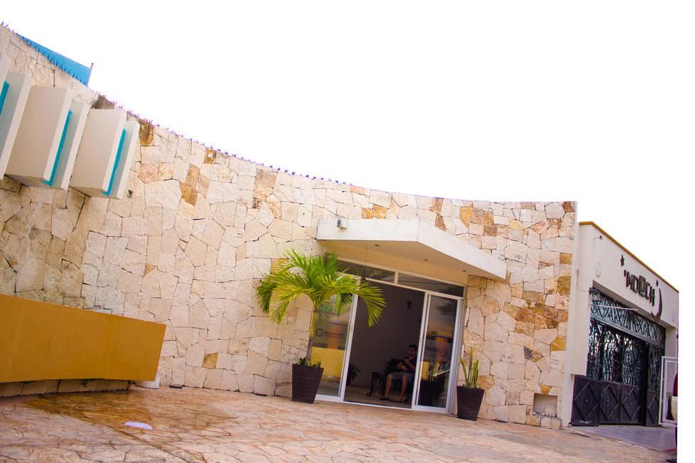 Moloch Hostel & Suites Cancun Exterior photo