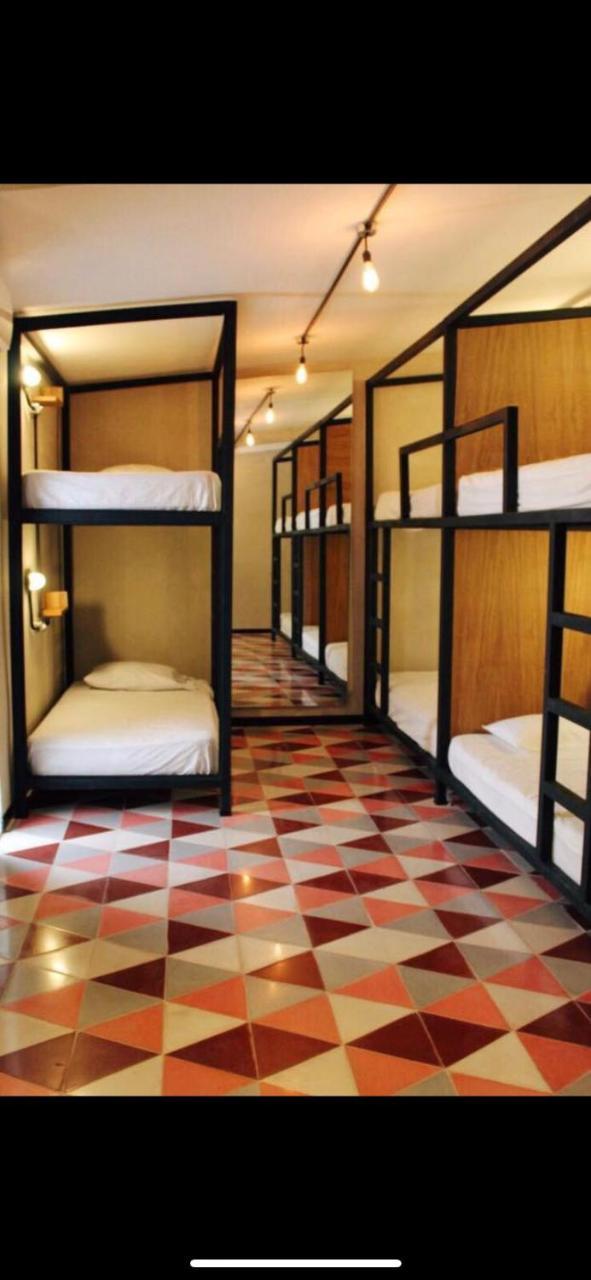 Moloch Hostel & Suites Cancun Exterior photo