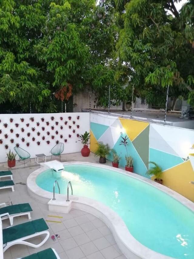 Moloch Hostel & Suites Cancun Exterior photo